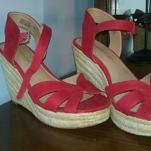 American Eagle Red sexy Platform heels opentoe